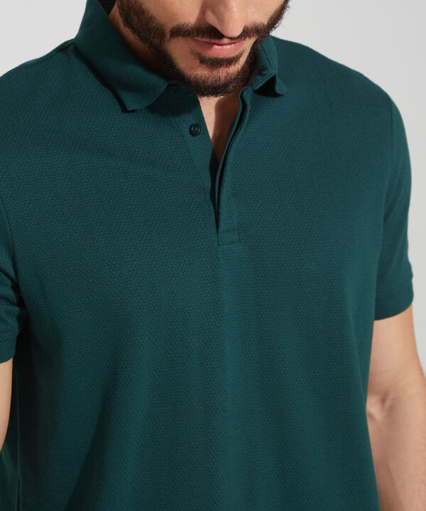 Polo Con Textura Unicolor, Regular Fit.