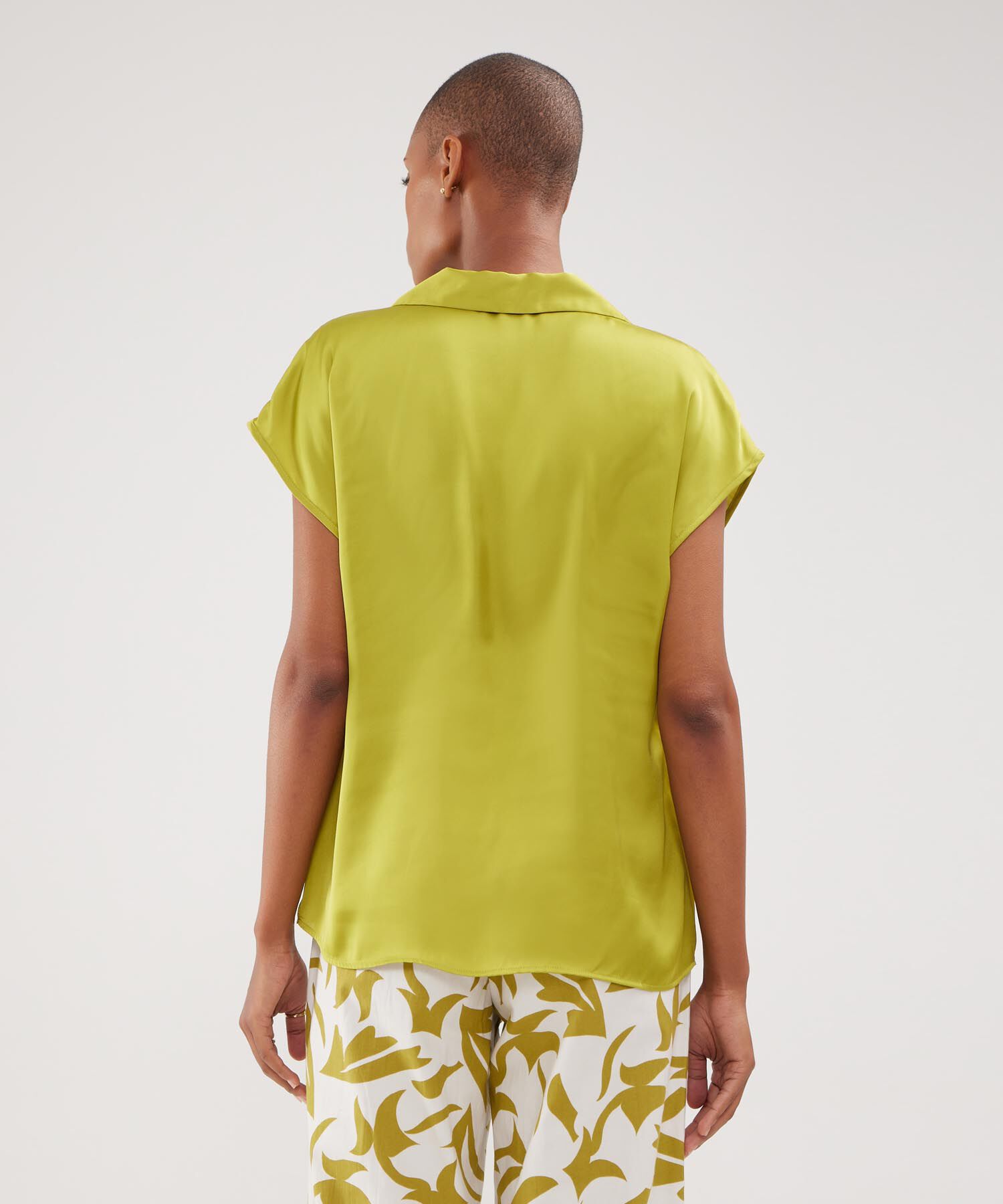 Blusa Manga Corta Corrida Unicolor  En Satin