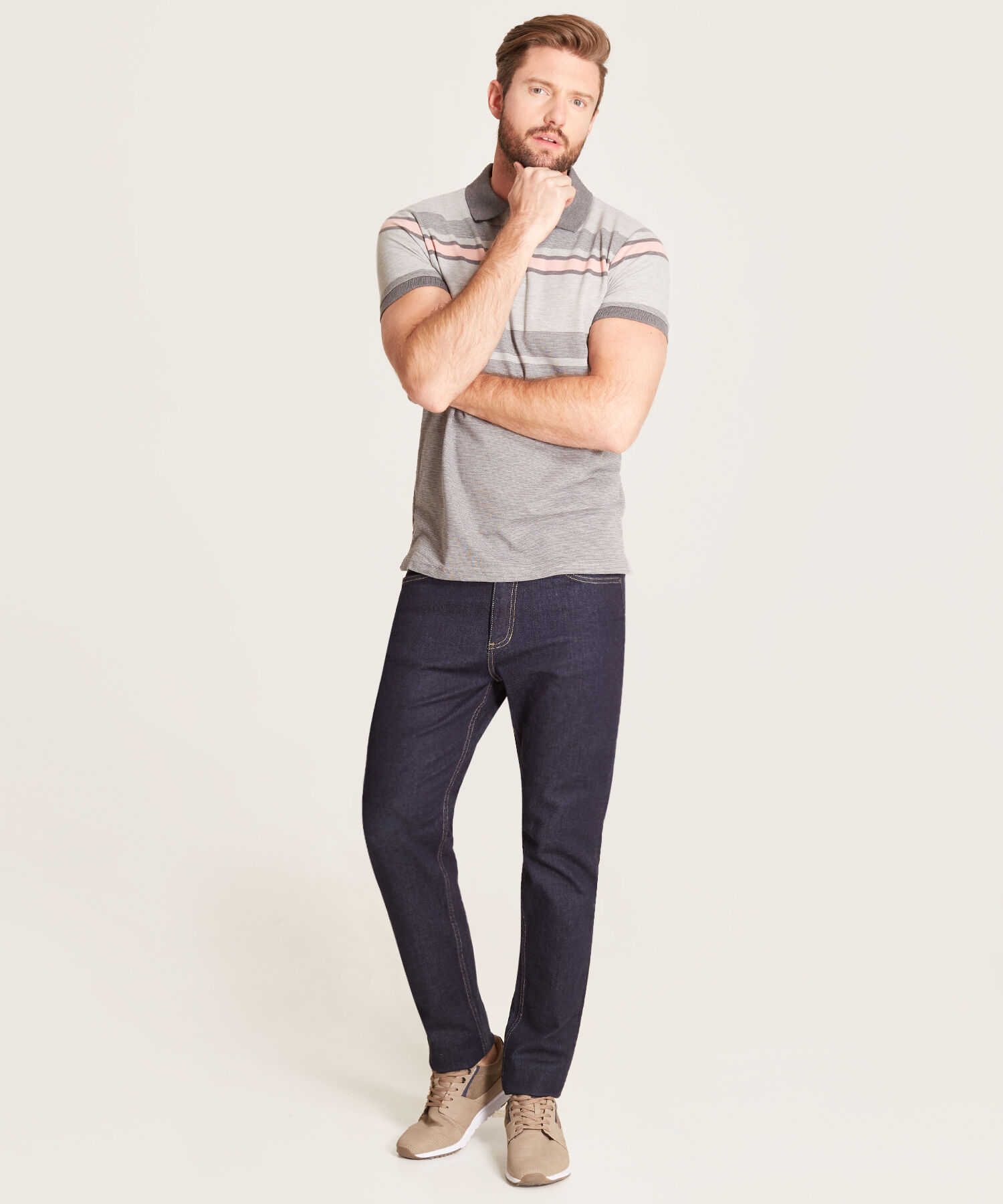 Jeans En Tono Azul Oscuro Con Diseño Clásico 