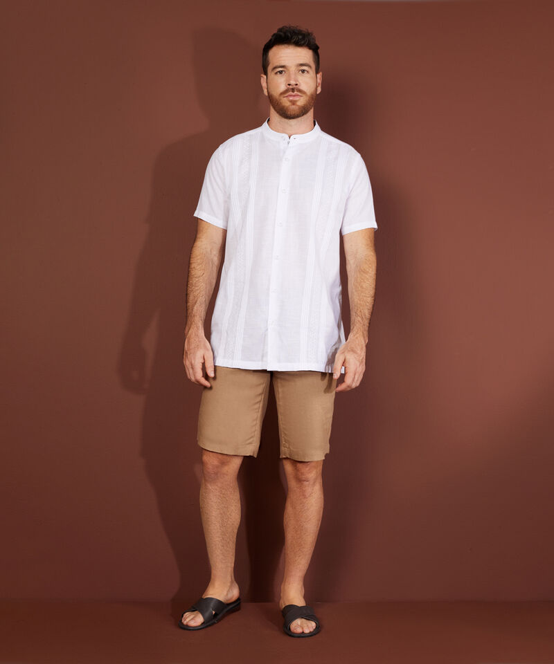 Bermuda Unicolor En Lino Tipo Chino Con Bolsillos Laterales Y Ribetes Traseros, Silueta Regular Fit
