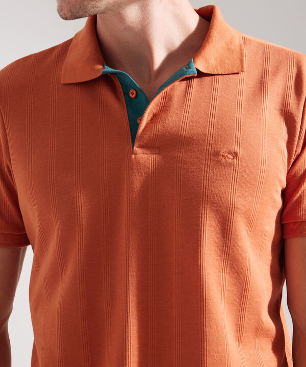 Polo Unicolor Con Textura, Cuello Y Puños Tejidos, Regular Fit image number null