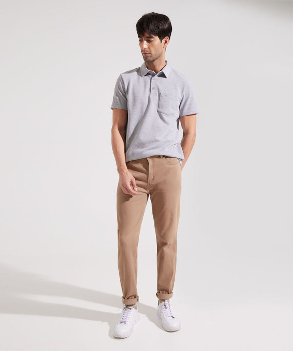 Polo Unicolor Textura, Cuello Duro Con Bolsillo, Silueta Slim Fit, Kairós