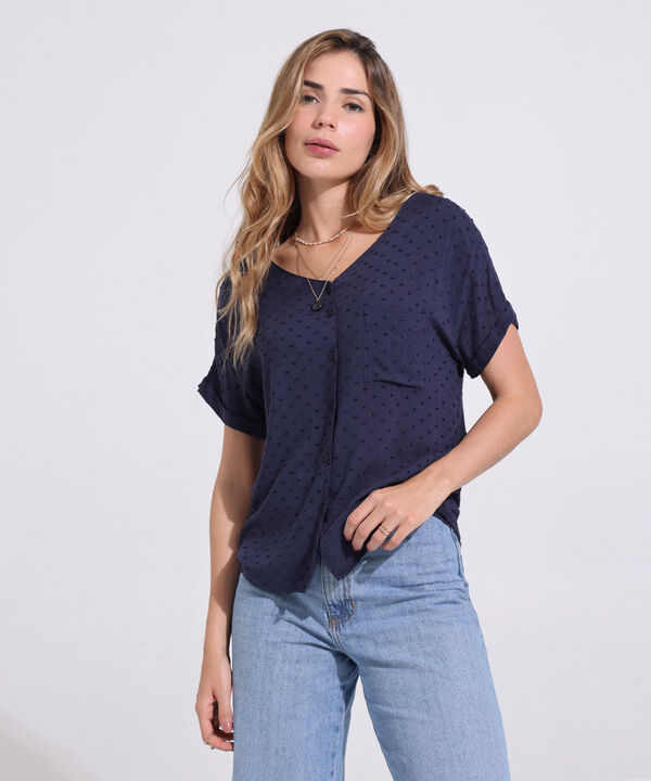 Blusa Unicolor Textura Manga Corta Con Guarda Polvo, Cuello En V, Botonadura, Bolsillo Y Silueta Fluida image number null