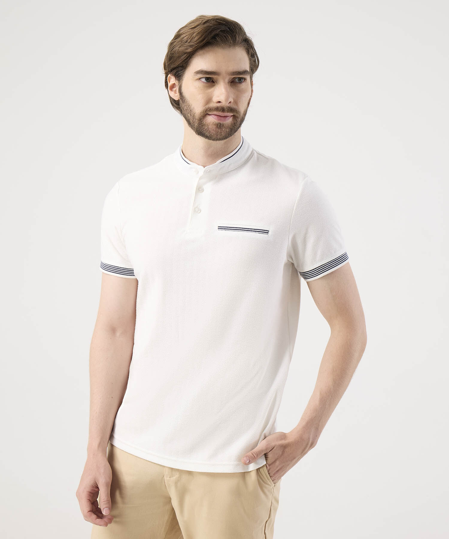 Polo Con Diseño En Contraste 