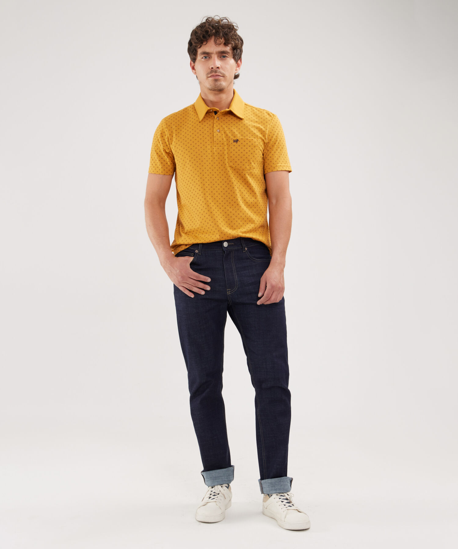 Polo Estampada, Cuello Duro Con Bolsillo, Silueta Regular Fit