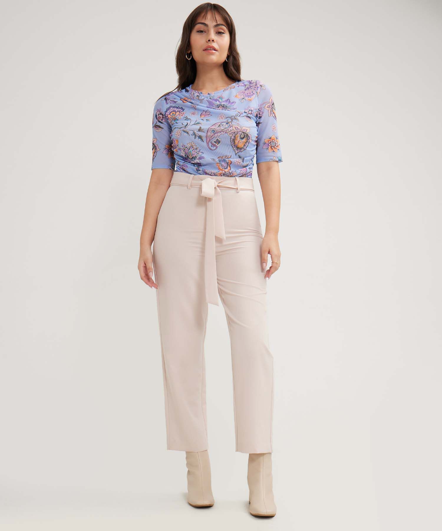 Pantalón Unicolor Con Cinturón