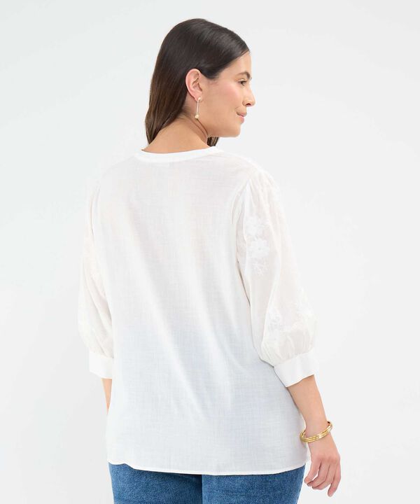 Blusa con Bordado Floral