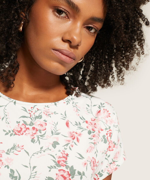 Camiseta Estampado de Hojas