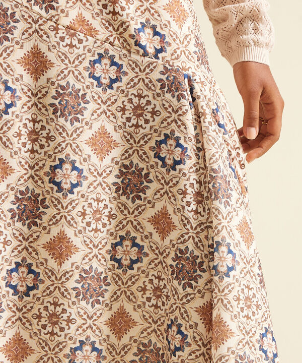 Falda Estampada Con Nesgas