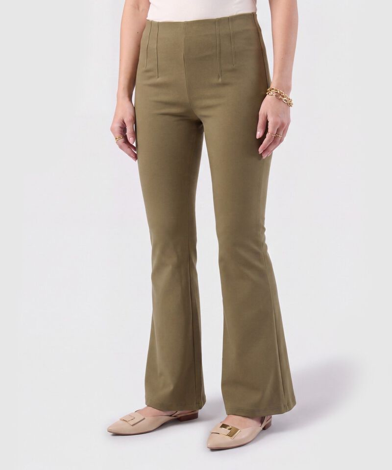 Pantal&oacute;n Bota Campana con Pinzas Mujer