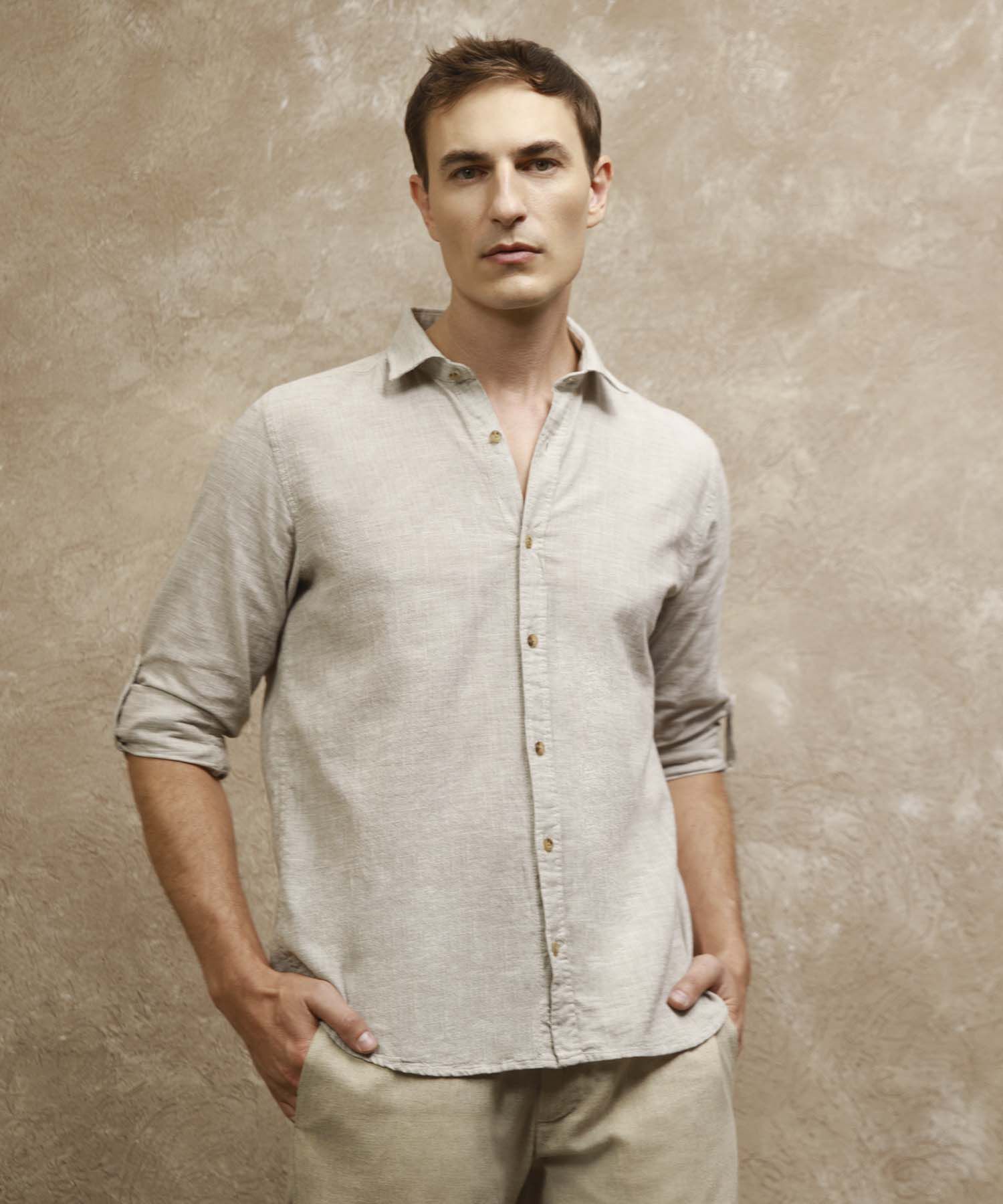 Camisa manga larga unicolor para hombre