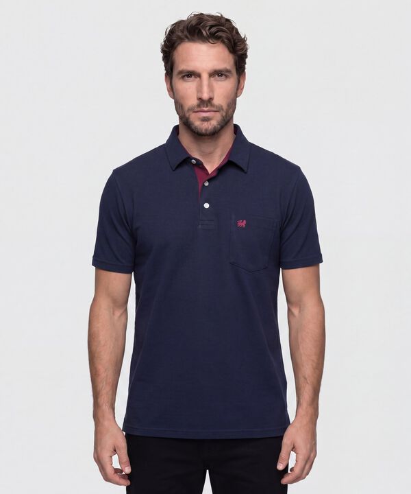 Polo Unicolor, Cuello Duro Con Bolsillo Y Silueta Regular Fit