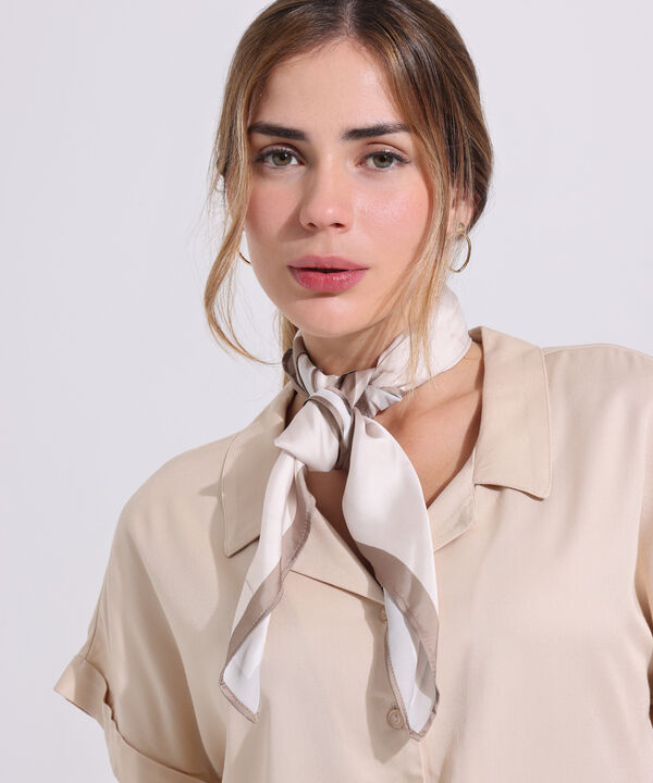 Pa&ntilde;oleta Estampada En Sat&iacute;n