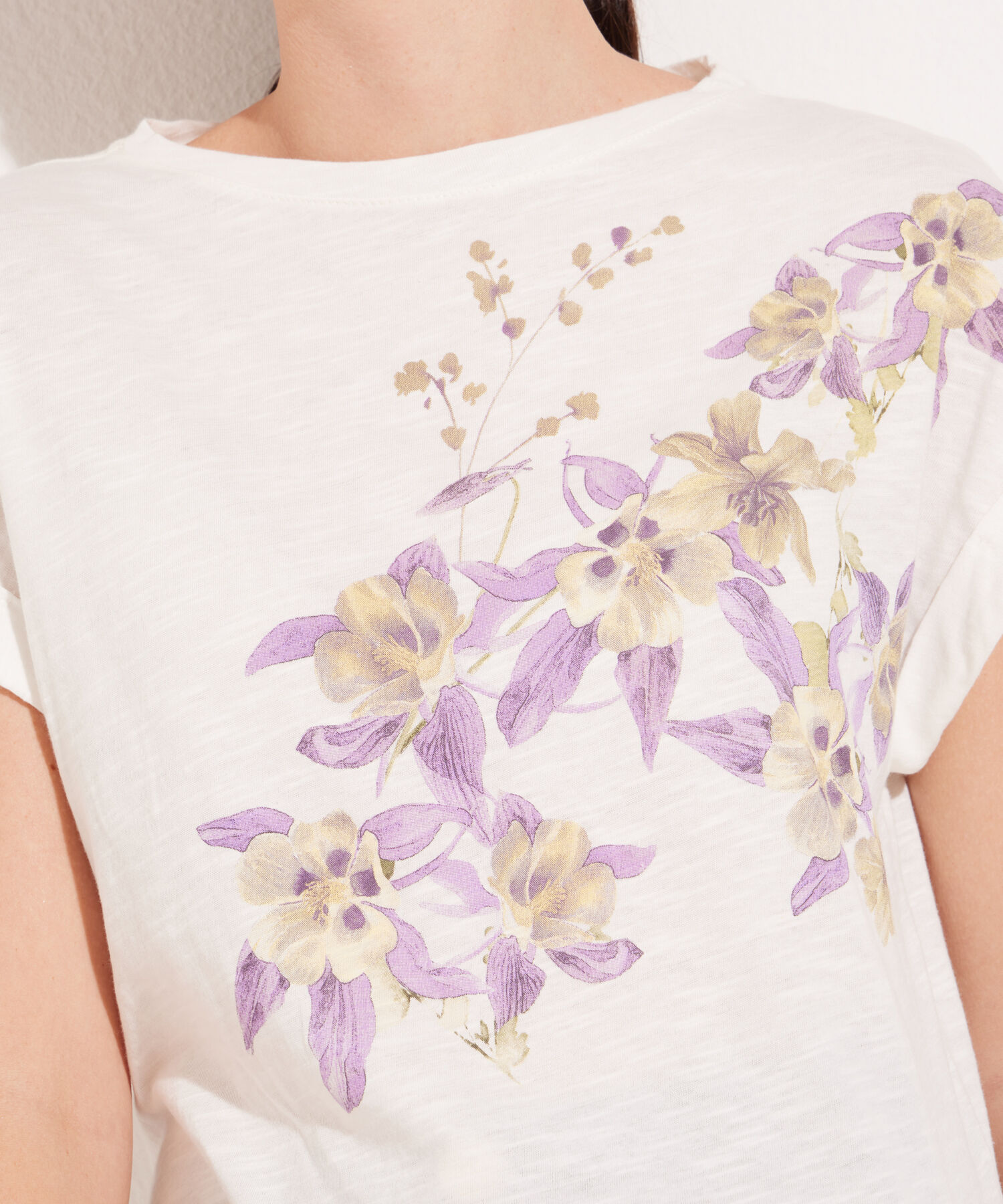 Camiseta Manga Corta Con Screen En Frente