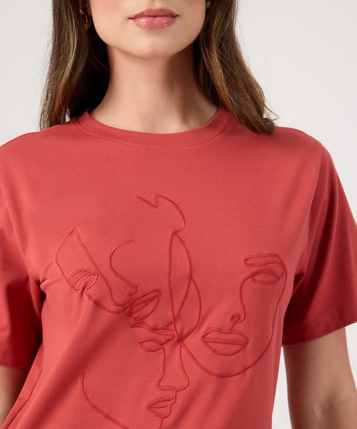 Camiseta bordada 