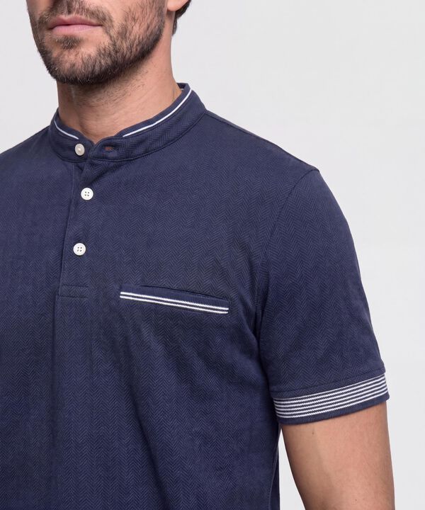 Polo Con Dise&ntilde;o En Contraste 