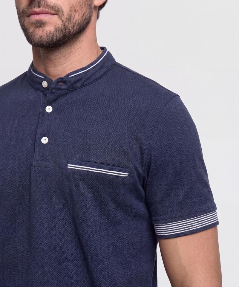 Polo Con Dise&ntilde;o En Contraste 