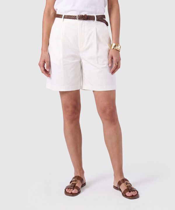 Bermuda Cl&aacute;sica con Pinzas y Trabillas Mujer image number null