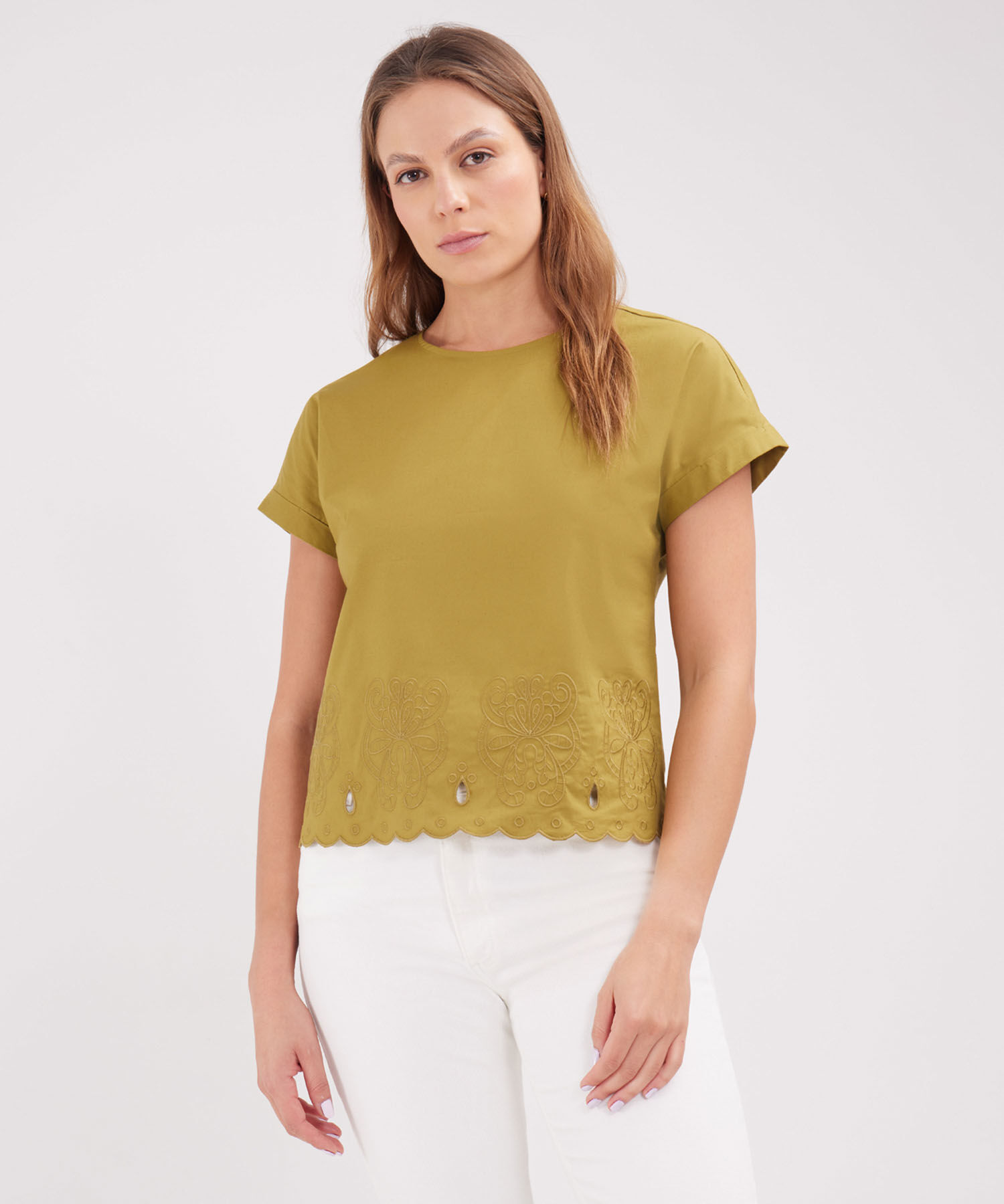 Blusa Unicolor Manga Corta  Con Bordado En Ruedo Delantero