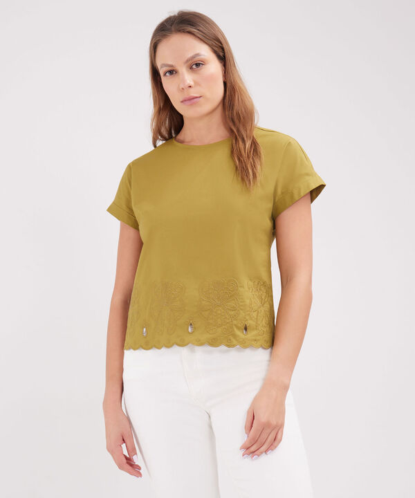 Blusa Unicolor Manga Corta  Con Bordado En Ruedo Delantero image number null