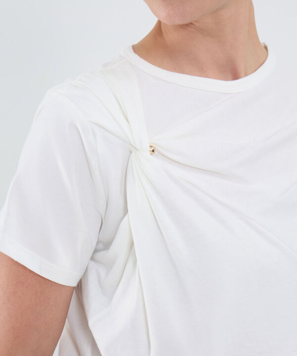 Camiseta Manga Corta Con Detalle image number null
