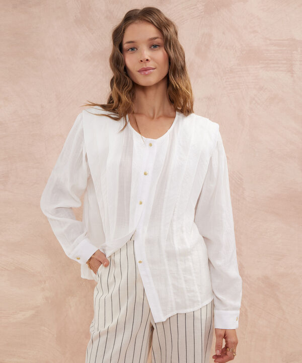 Blusa Unicolor Con Hombreras Y Alforzas En Hombros image number null
