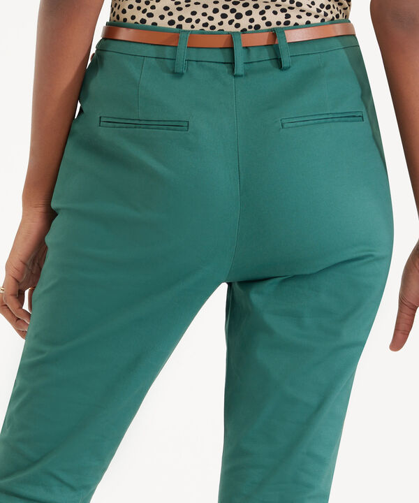 Pantalón Chino Unicolor Con Cinturón