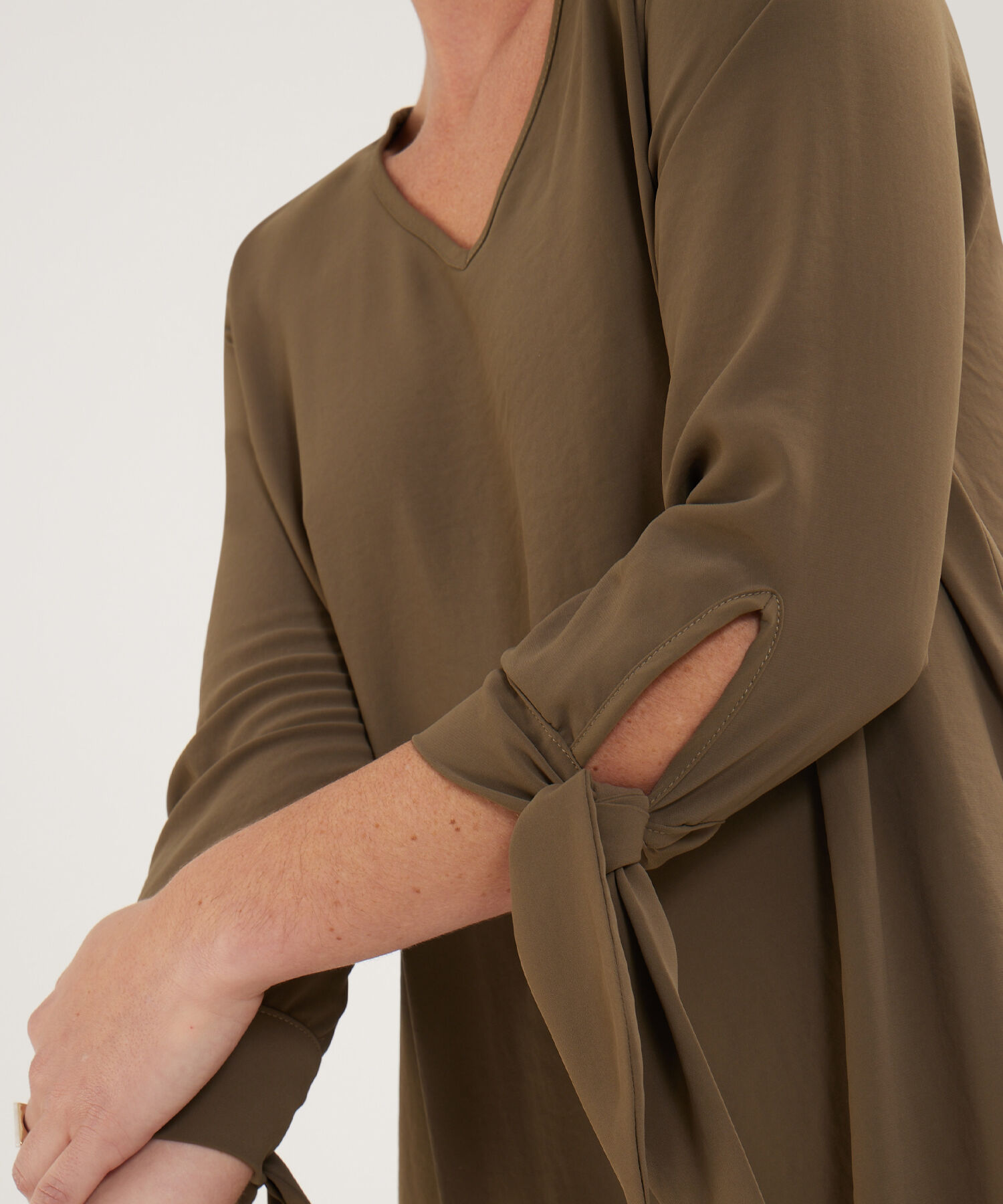 Vestido Unicolor Manga Tres Cuartos Con Anudado