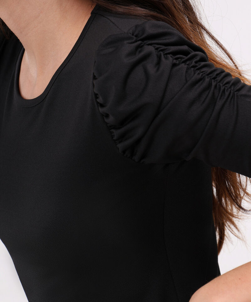 Camiseta Con Ruche En Manga