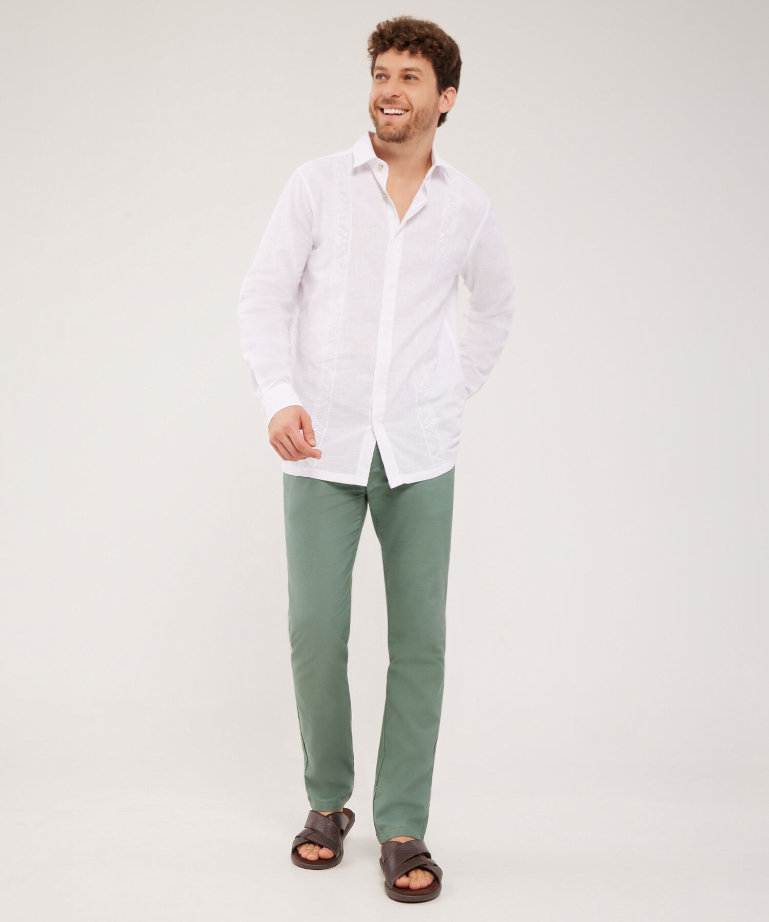 Pantalón Chino Sin Prenses, Bolsillos Diagonales y De Ribete