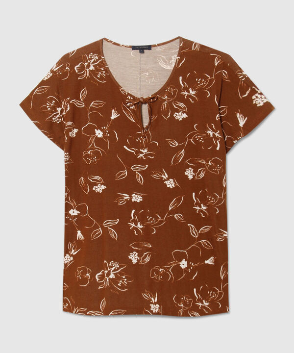 Camiseta Estampada Con Escote Ojal