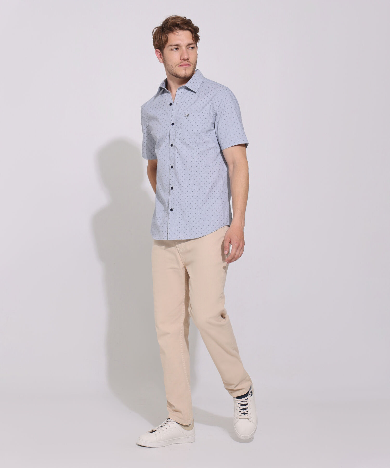Camisa Estampada Manga Corta Con Bolsillo Y Silueta Slim Fit
