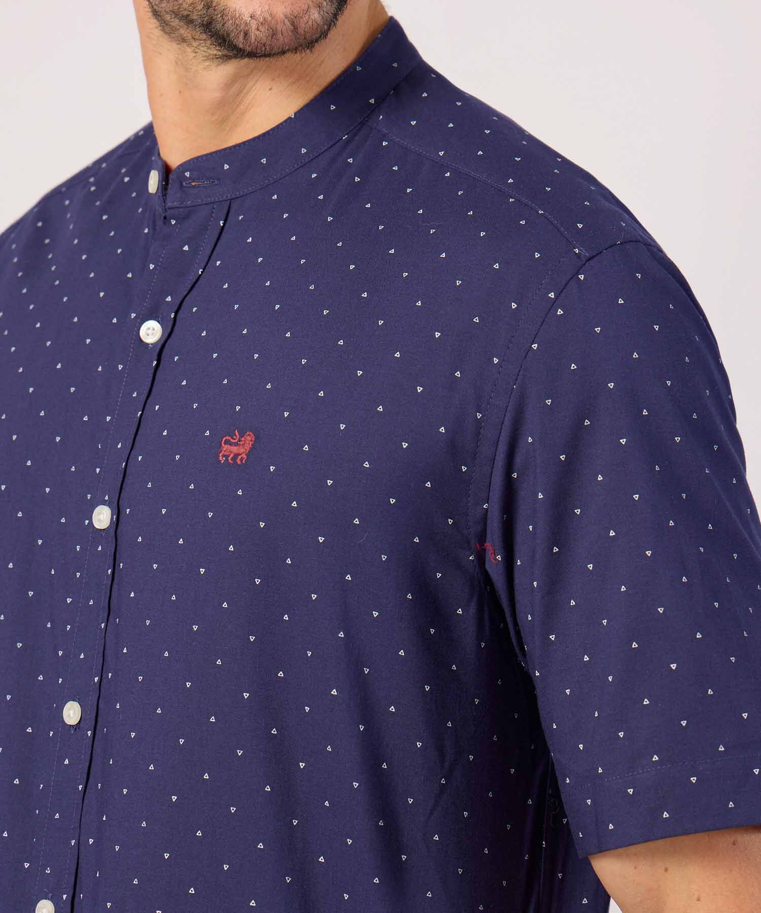 Camisa Cuello Mao Con Microdiseño 