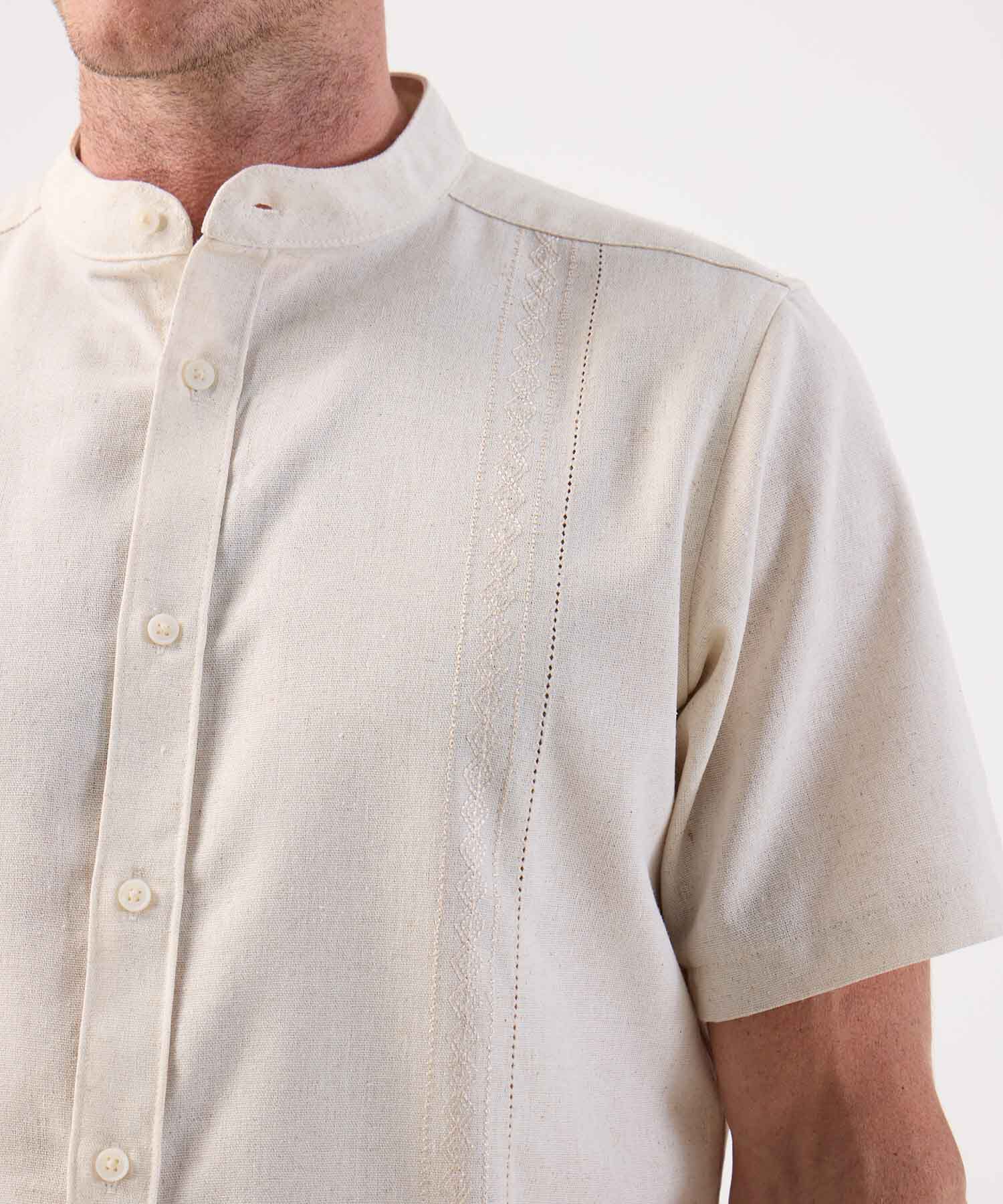 Guayabera de Manga Corta para Hombre con Cuello Mao
