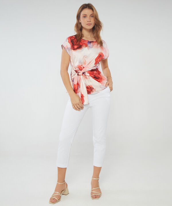 Blusa Estampada Manga Corta Con Anudado En Frente image number null