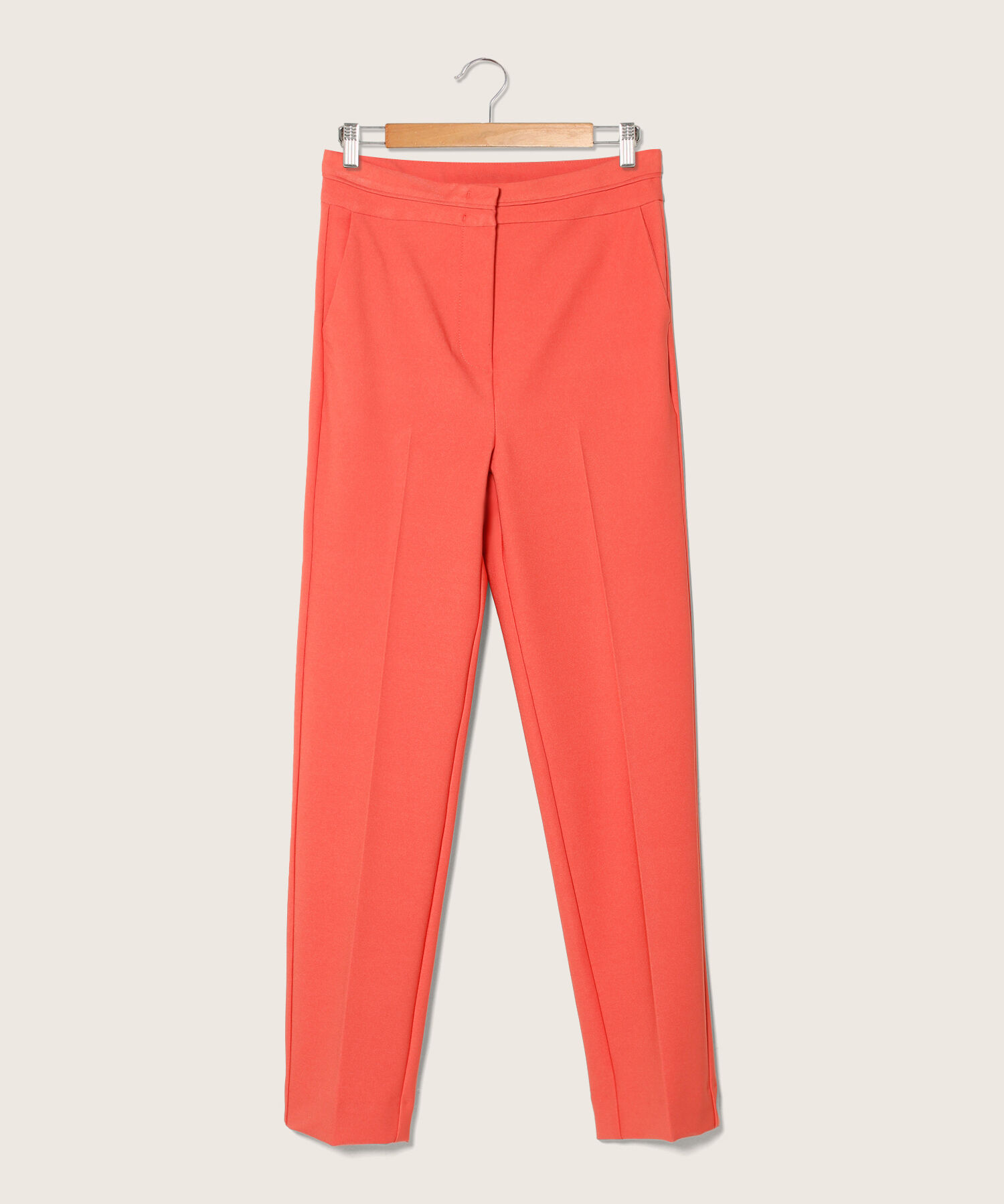 Pantalón Tiro Alto Unicolor Con Detalle En Pretina