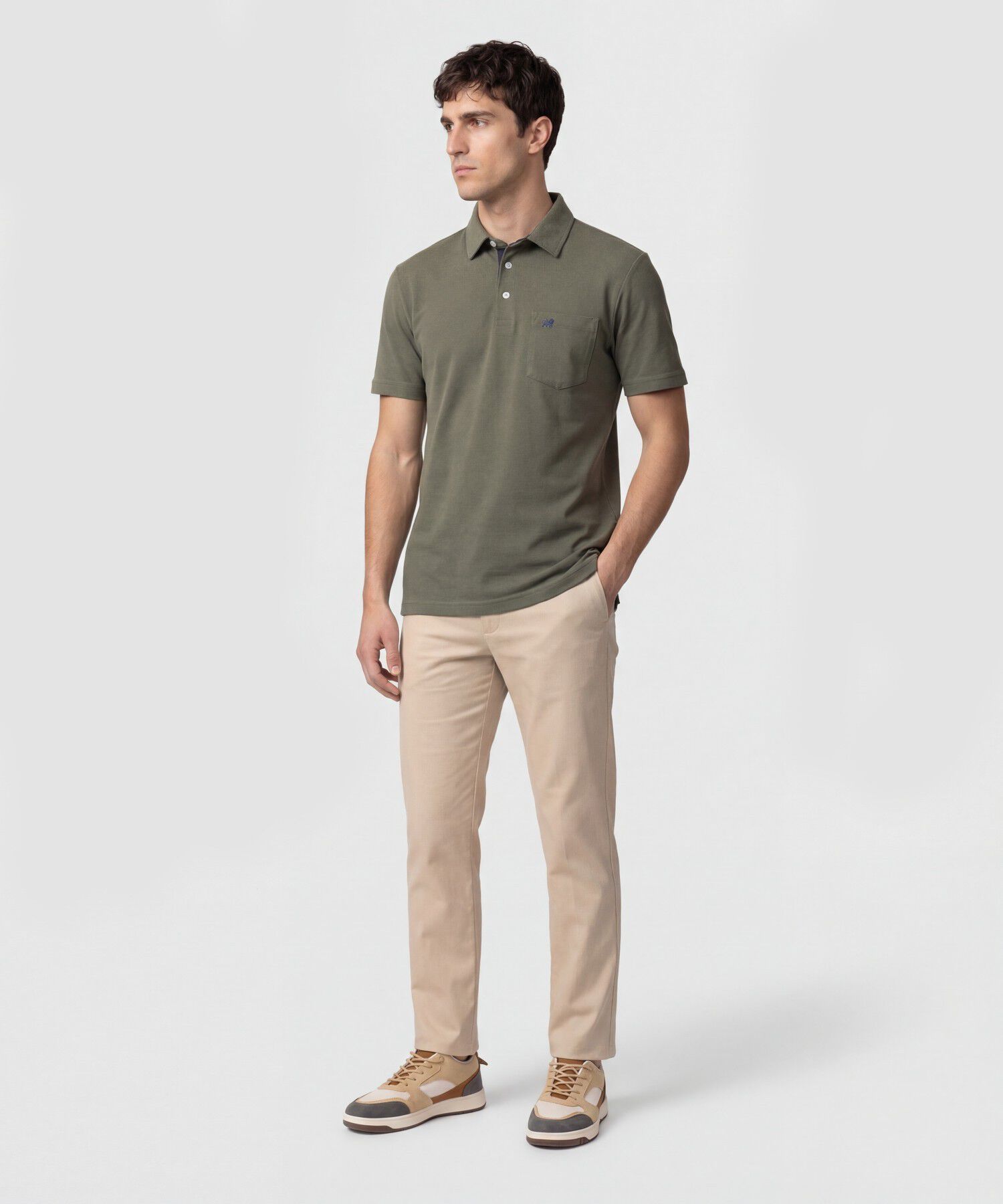 Polo Unicolor, Cuello Duro Con Bolsillo Y Silueta Regular Fit