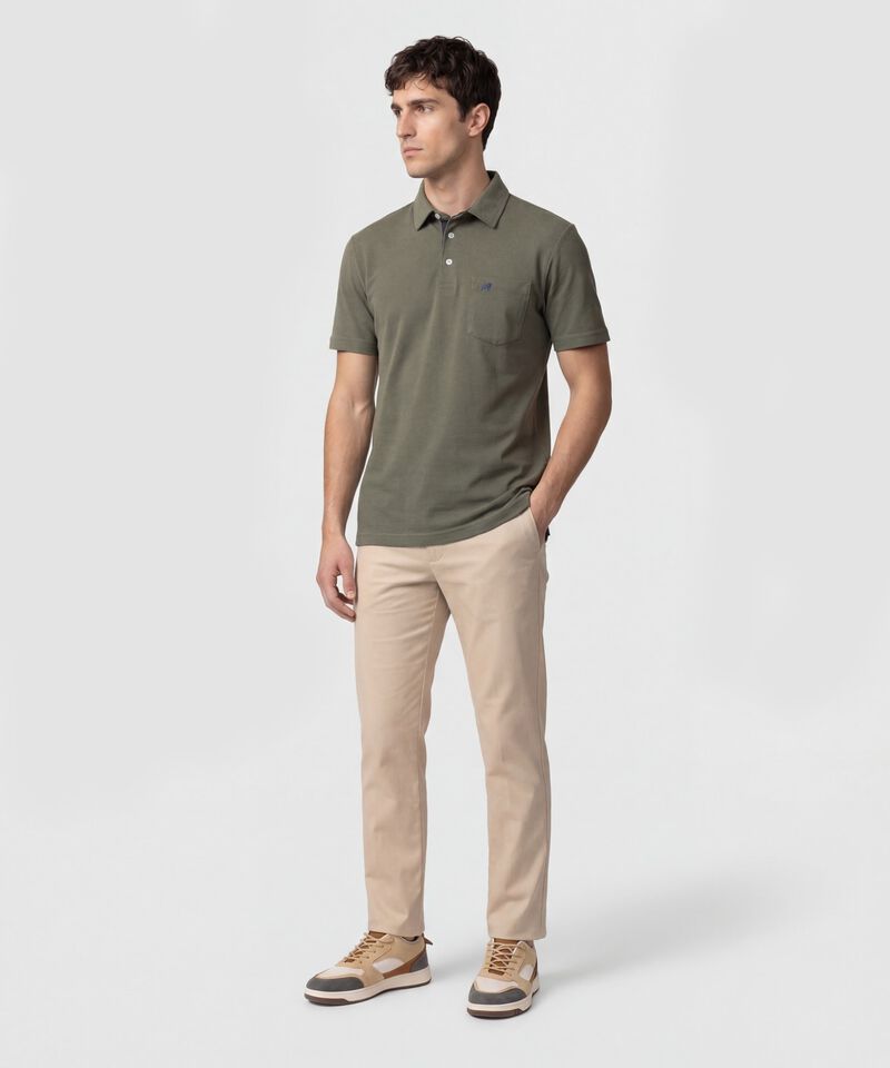 Polo Unicolor, Cuello Duro Con Bolsillo Y Silueta Regular Fit