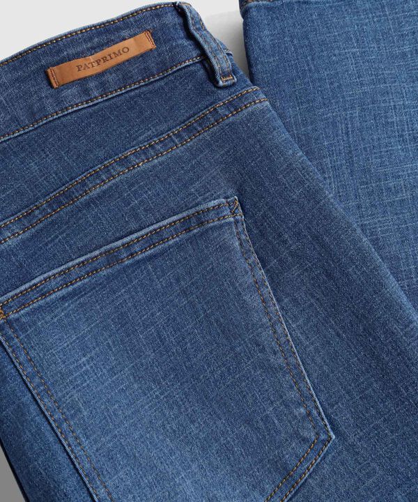 Jeans Corte Recto Tiro Clásico Para Mujer image number null