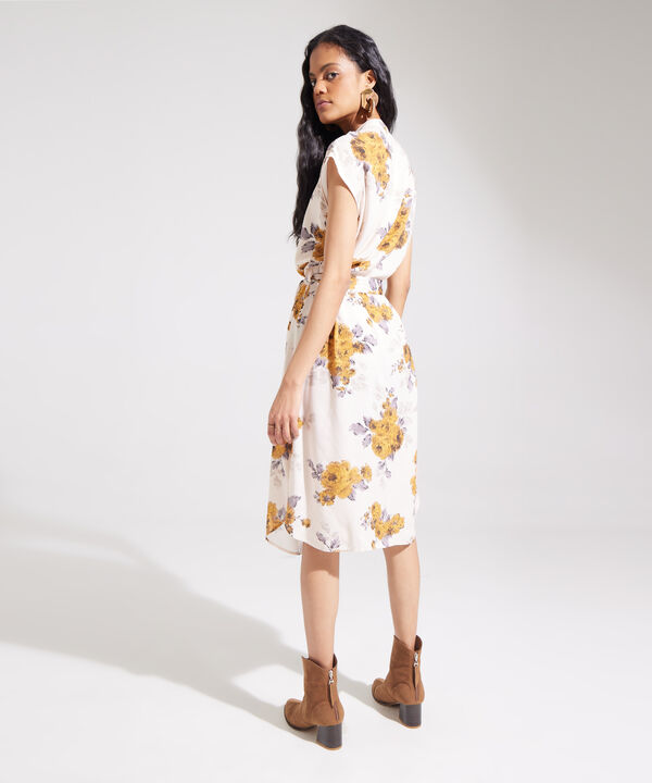 Vestido Manga Corta Con Cinturón En Tela Estampado