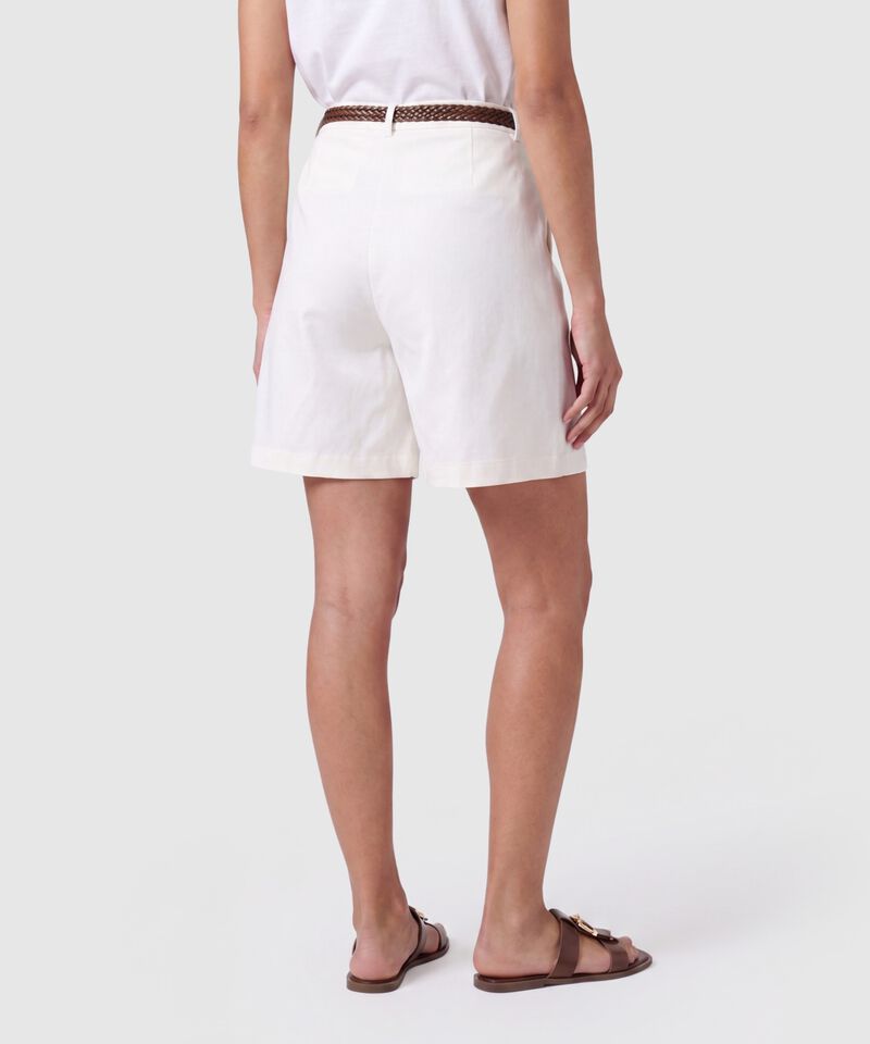 Bermuda Cl&aacute;sica con Pinzas y Trabillas Mujer