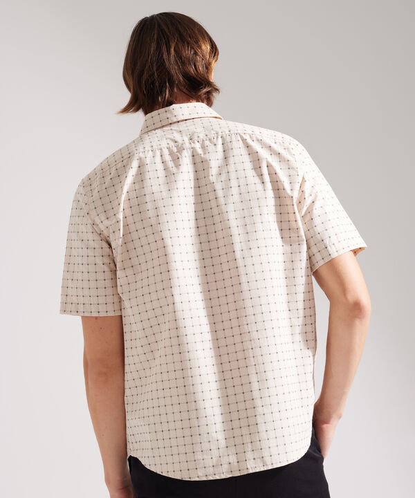 Camisa Estampada Manga Corta Con Bolsillo