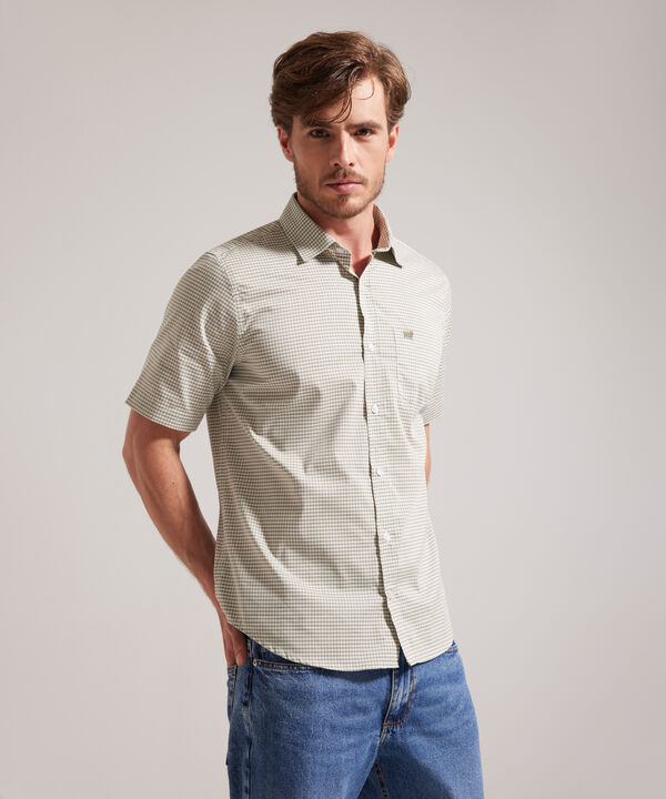 Camisa Preteñida, Manga Corta Con Bolsillo Y Silueta Regular Fit