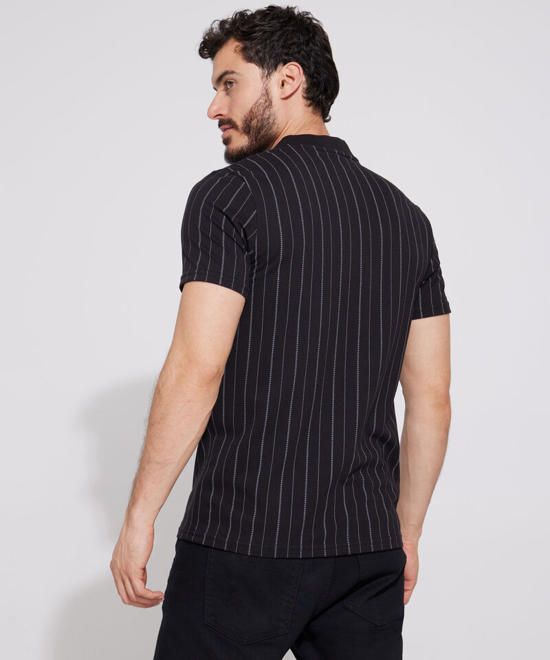 Polo Estampada, Cuello Mao Tejido Con Textura, Silueta Slim Fit