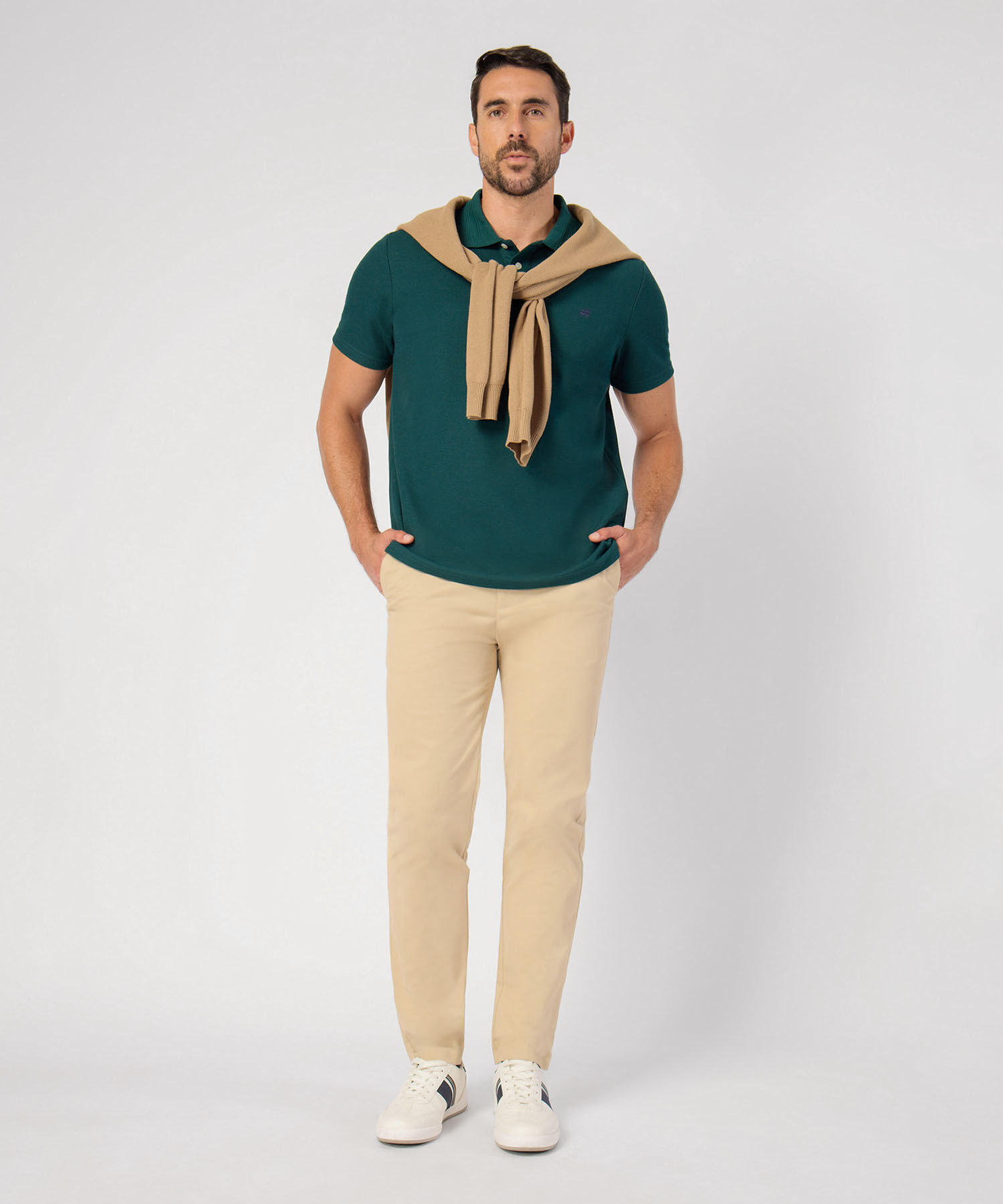 Polo Unicolor Con Detalle En Cuello 