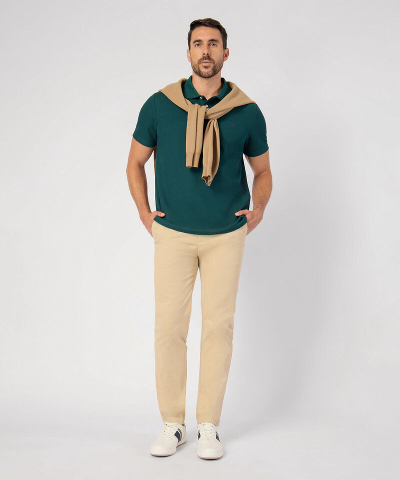 Polo Unicolor Con Detalle En Cuello 