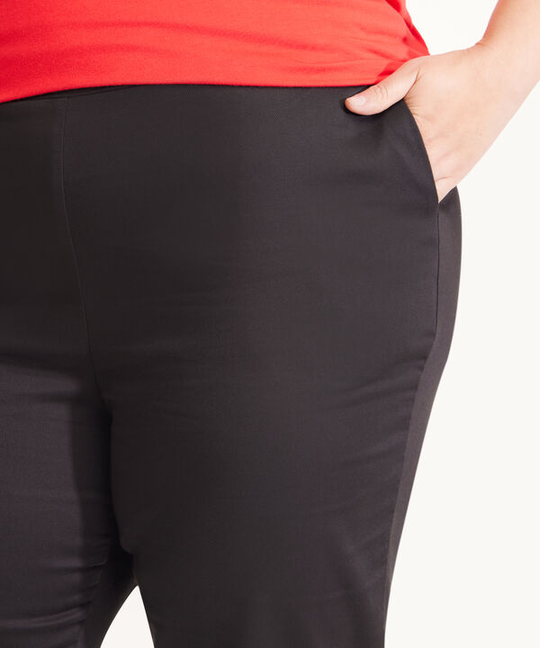 Pantalon Capri Unicolor Con Bolsillos Diagonales image number null
