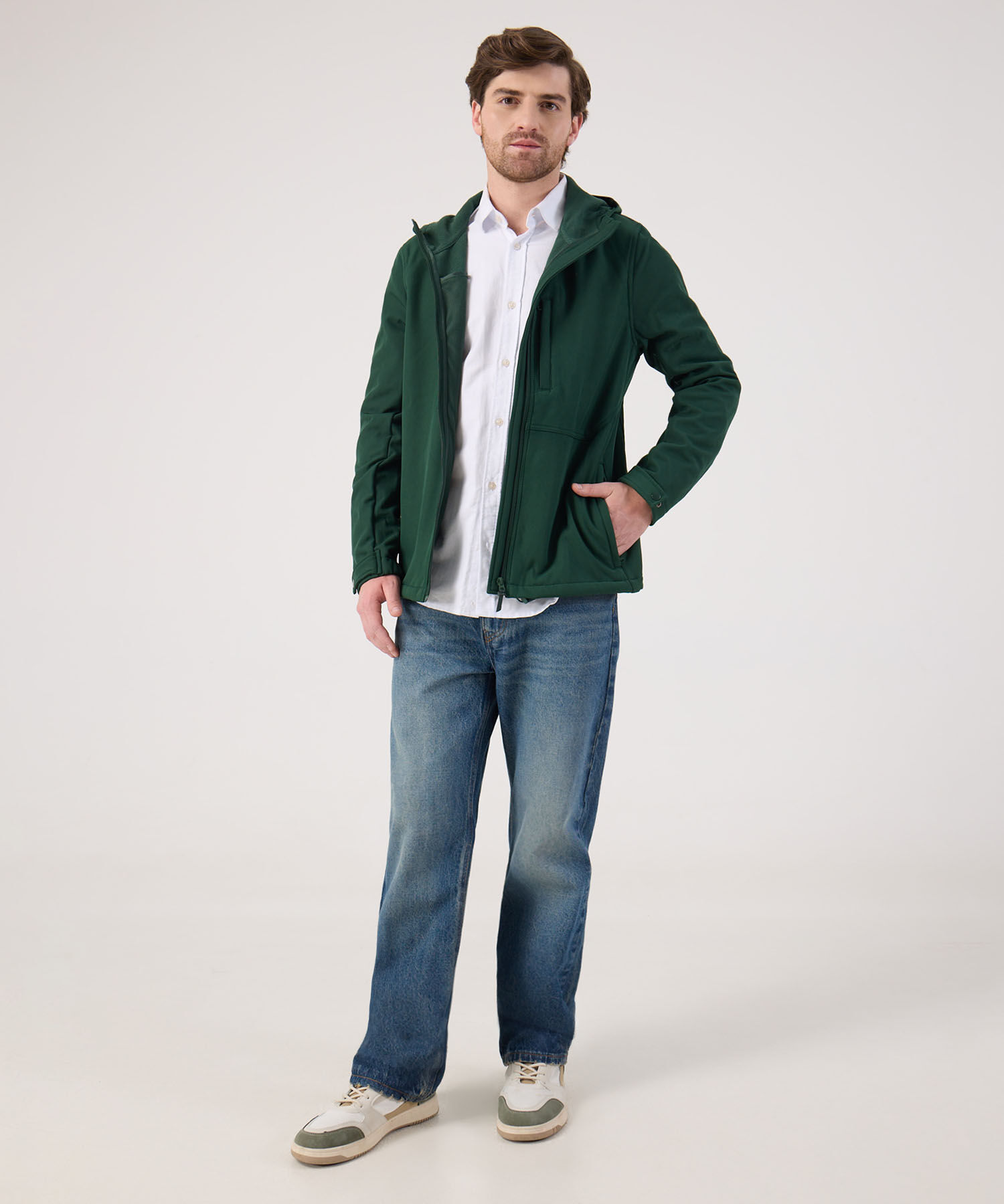 Chaqueta unicolor con bolsillo en frente 