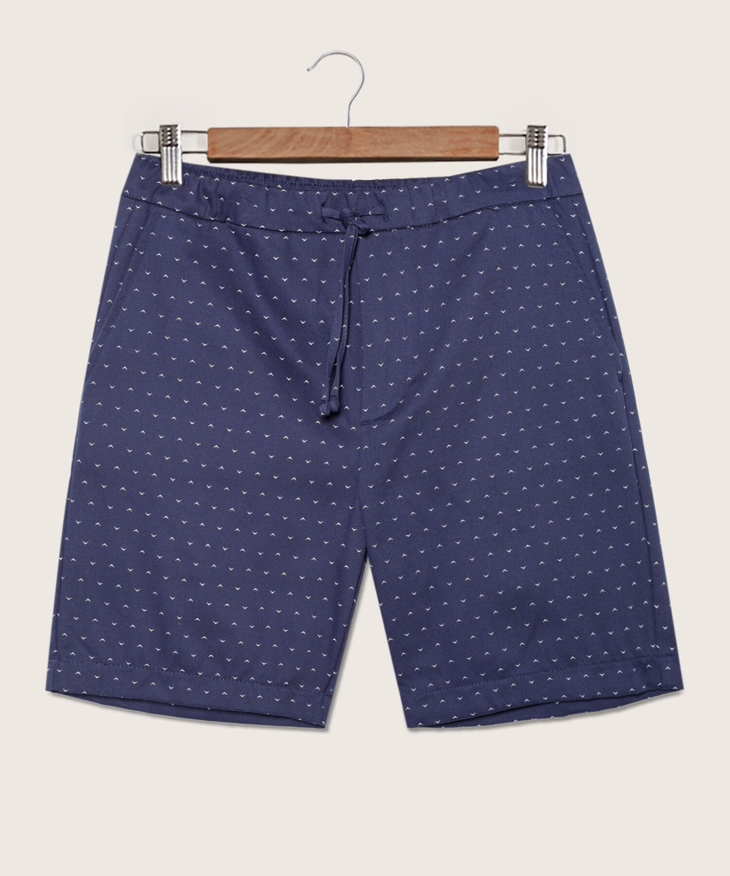 Bermuda Estampada Con Cintura Elástica, Bolsillos Laterales, Cordón Ajustable Y Silueta Regular Fit