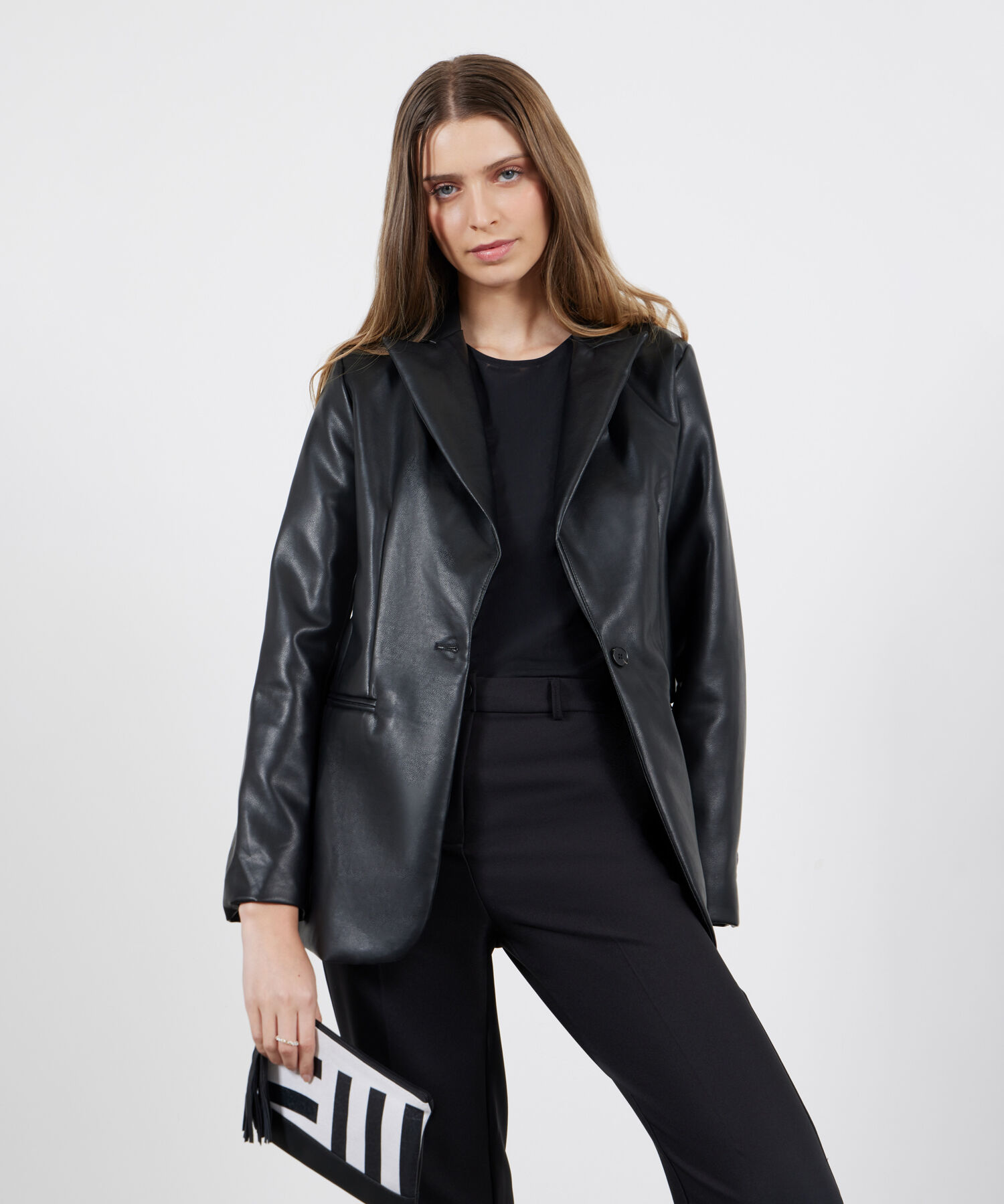 Blazer En Pu Manga Larga Con Boton En Frente